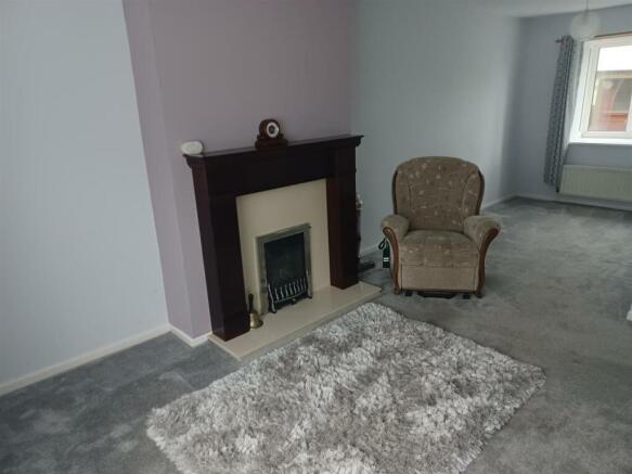 Lounge / Dining Area