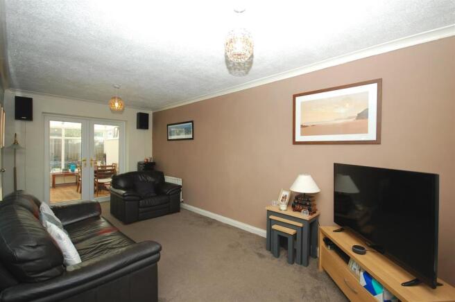 9westbourneavenueLOUNGEDINERVIEW2.JPG