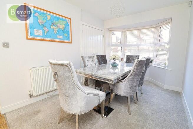 4 bed Detached for sale Image 9