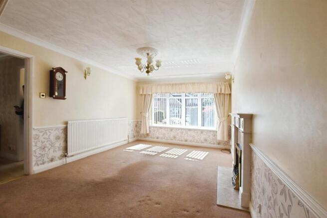 4 bed Semi-Detached Bungalow for sale Image 8
