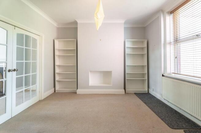 2 bed Terraced to rent Image 5