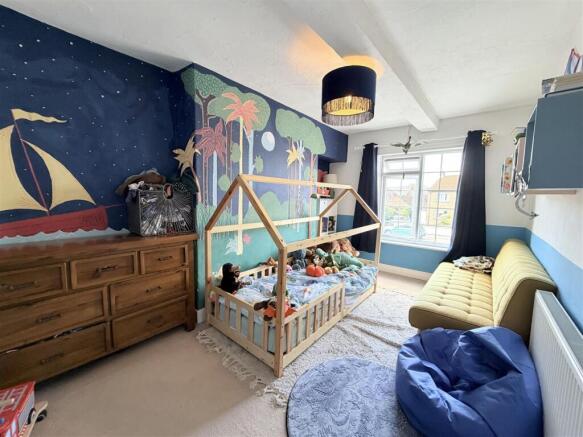 4 bed House for sale Image 9