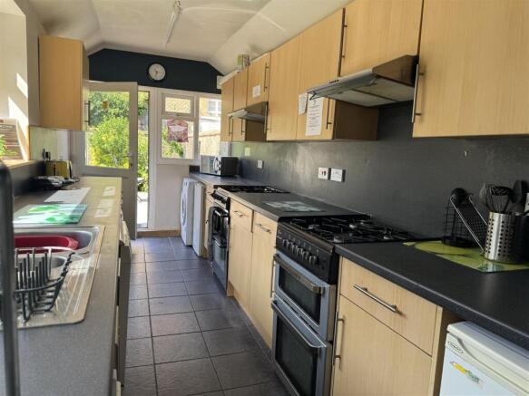 1 bed House Share to rent Image 6