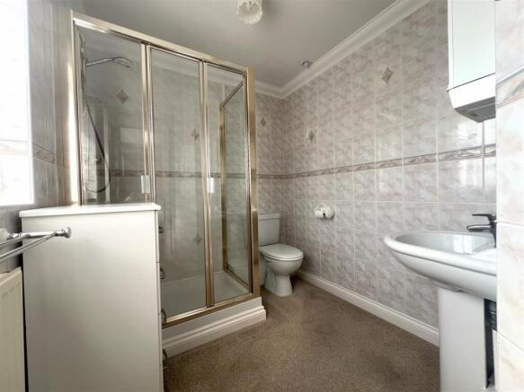 ensuite.JPG