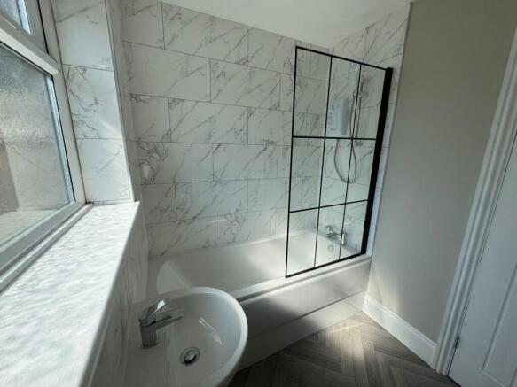 2 bed Terraced to rent Image 5