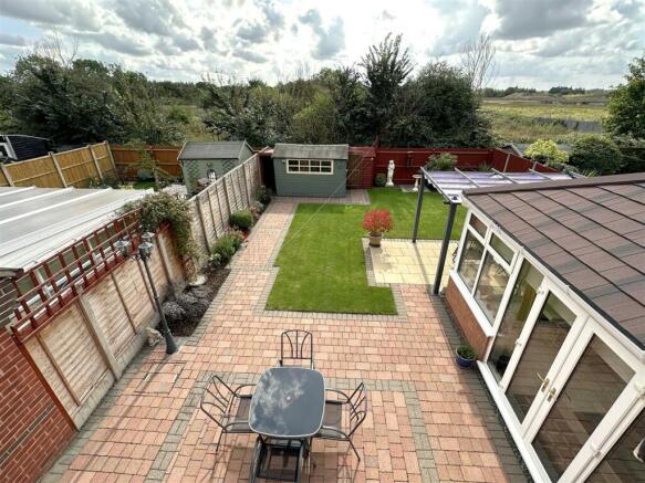 Attractive SOUTH FACING Garden 595