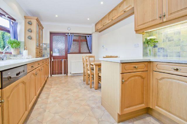 Kitchen & Breakfast