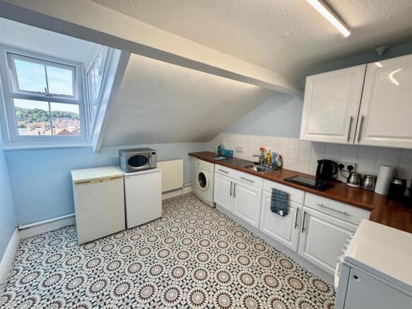 2 bed Flat for sale Image 11