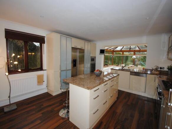KITCHEN/BREAKFAST ROOM