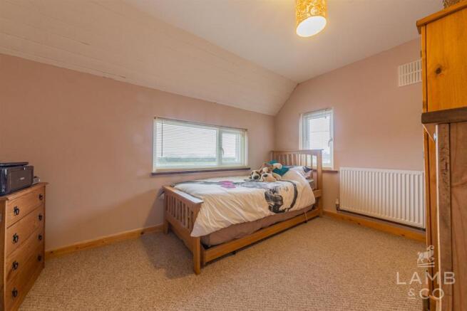 Frinton-Road-Frinton-on-Sea-semi-detached-house-IM