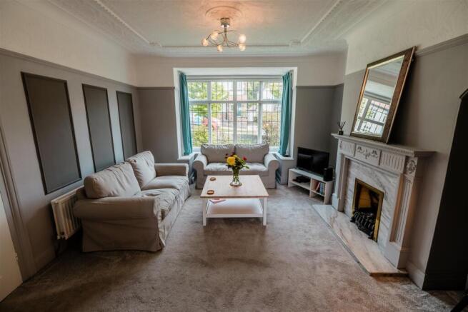 20220517-10323456-57-Whirlow-Court-Road-HDR.jpg