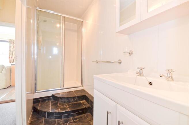 Shower Room - Shanklin - Isle of Wight Estate Agen