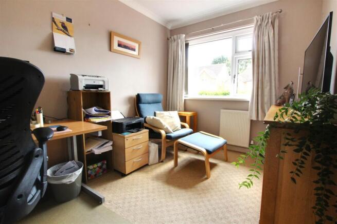 4 bed Detached Bungalow for sale Image 11