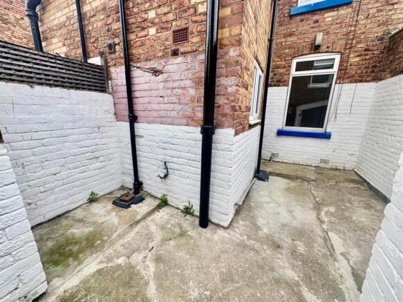 3 bed Terraced for sale Image 9