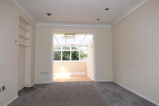 Lesney Gardens, loun