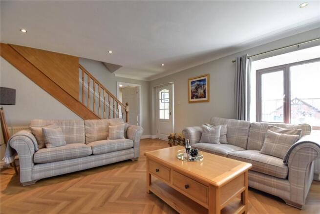 4 bed Detached for sale Image 6