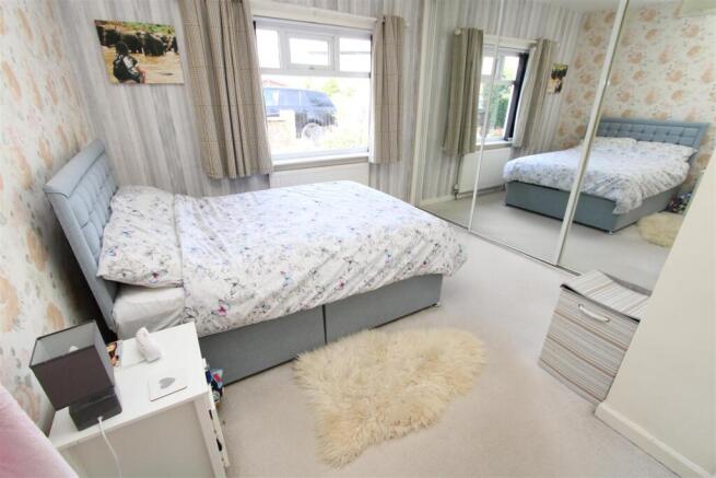 2 bed Semi-Detached Bungalow for sale Image 11