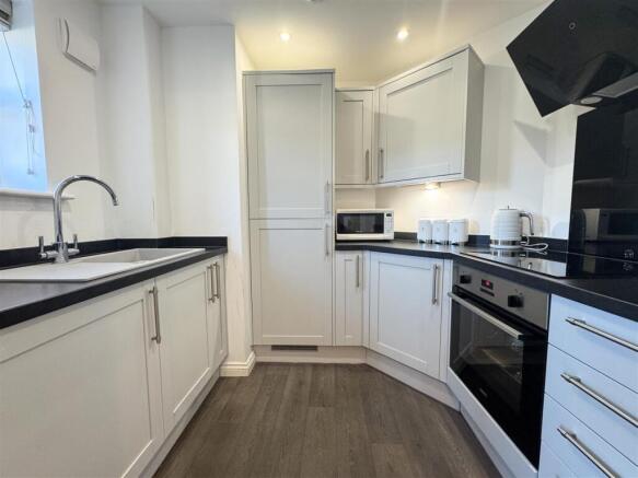 2 bed Apartment for sale Image 5