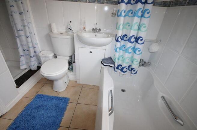 Bathroom suite 