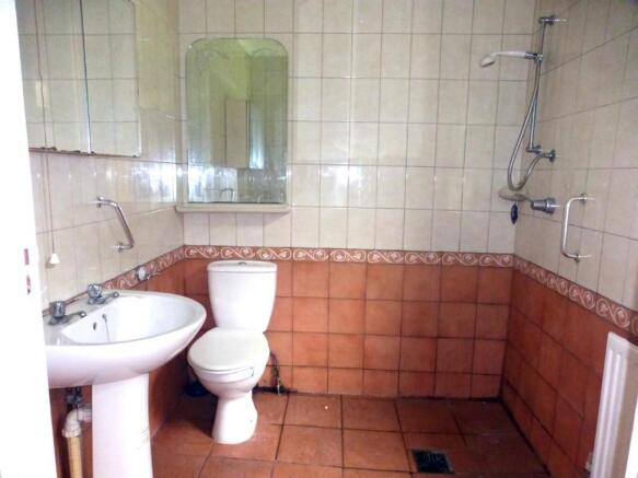 BATHROOM 2