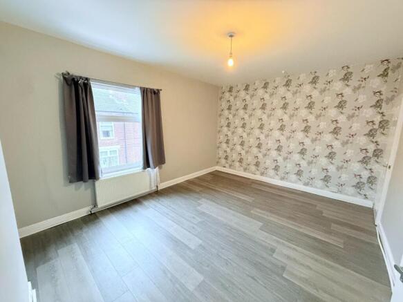 2 bed Terraced to rent Image 6