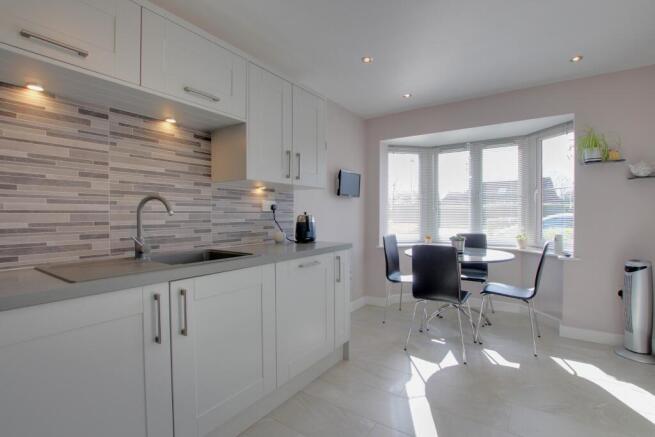 KITCHEN/BREAFAST ROOM