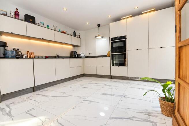 kitchen 1.jpg