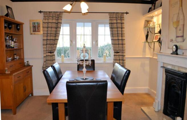 DINING ROOM.jpg