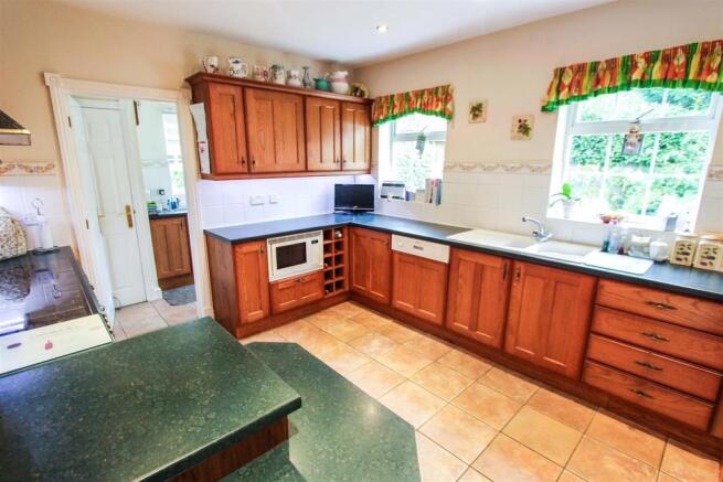 KITCHEN/BREAKFAST ROOM