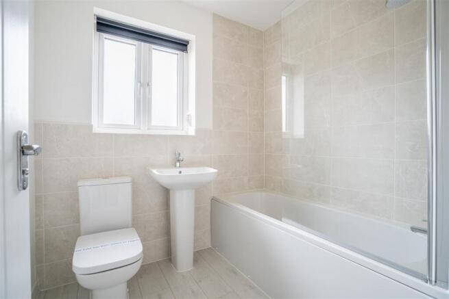 2 bed Semi-Detached to rent Image 9
