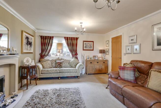 4 bed Detached for sale Image 6