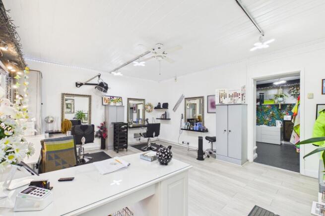 CAM04201G0-PR0151-STILL007