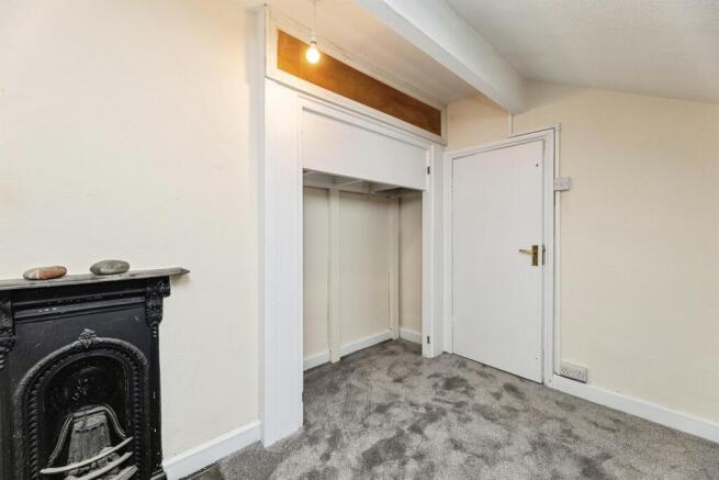 4 bed House to rent Image 6