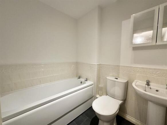 4 bed House for sale Image 10