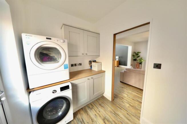 4 bed Semi-Detached for sale Image 12