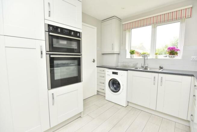 A KITCHEN 1.JPG