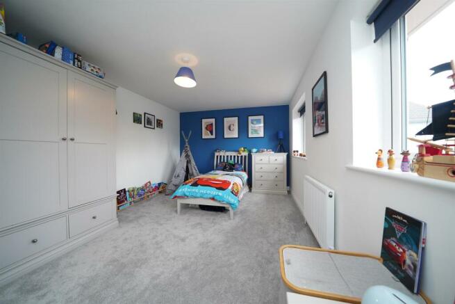 2 Range Avenue (22).jpg