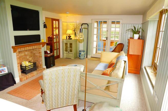 Open Plan Living Room and Luxury Kitchen
