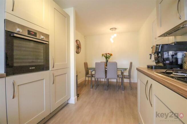 4 bed Semi-Detached for sale Image 3