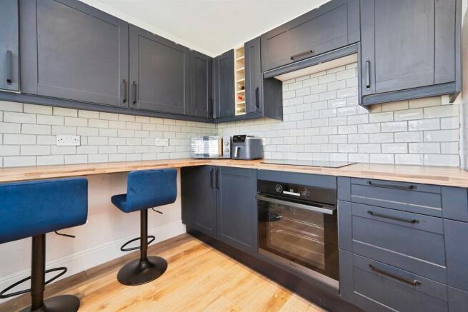 3 bed Terraced for sale Image 6