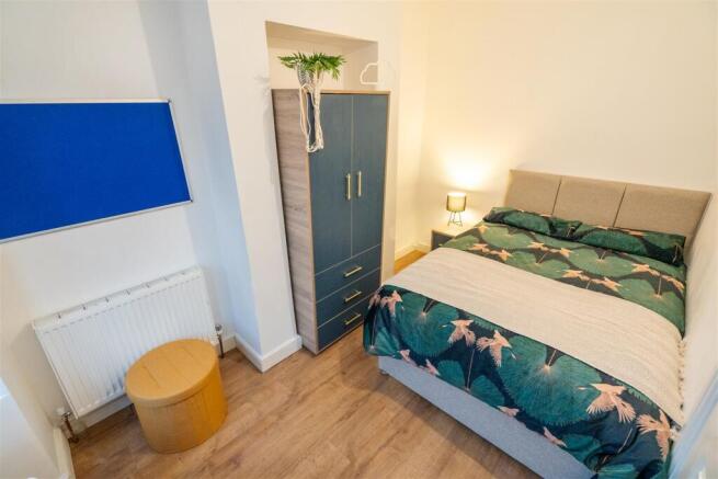 5 bed House to rent Image 4