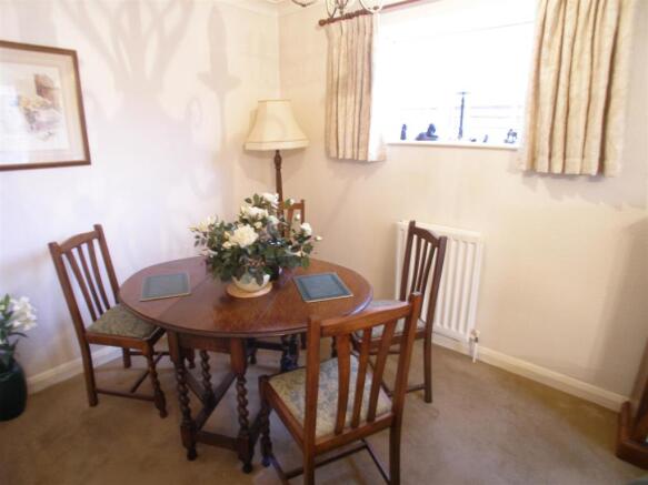 LOUNGE/DINING ROOM