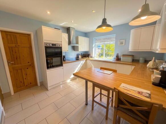 3 bed Semi-Detached for sale Image 5
