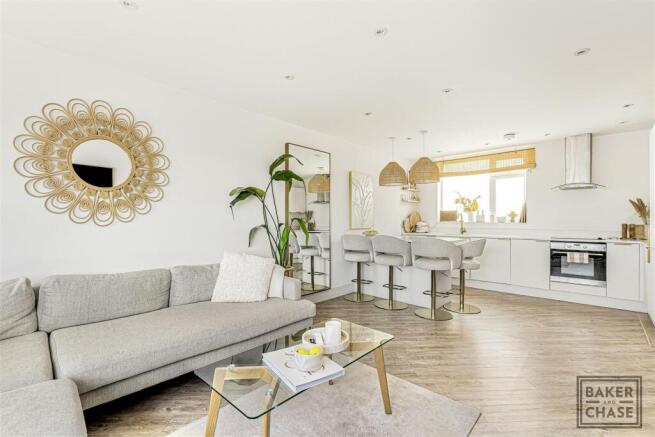 Lounge/Kitchen (Open-Plan)