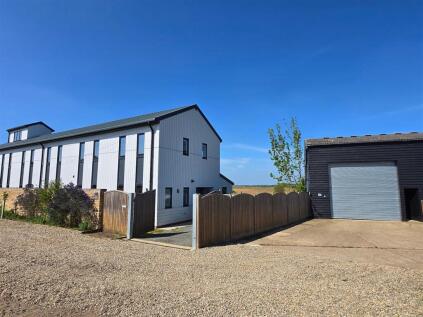 CHAIN FREE Contemporary Barn Conversion - Latchford, Standon