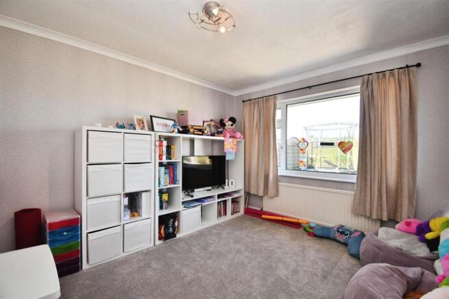 5 bed Detached Bungalow for sale Image 8