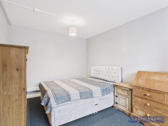 10 bed Town House to rent Image 10