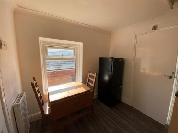 46 Richard Street - kitchen 2.jpg