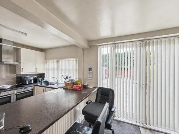 3 bed Semi-Detached for sale Image 8