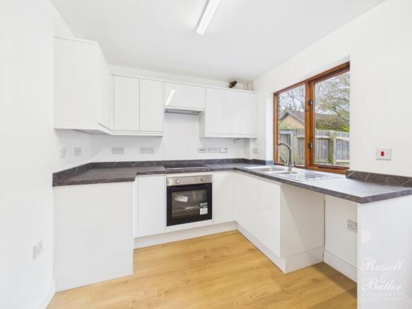 CAM02127G0-PR0384-STILL015